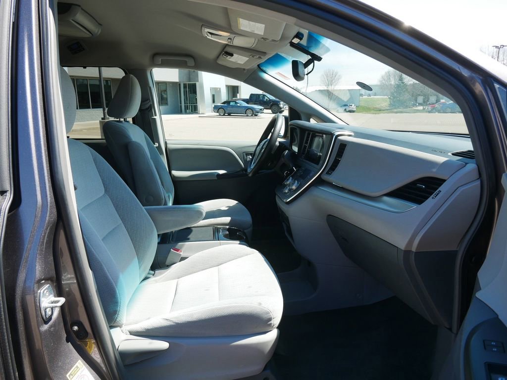 Used 2015 Toyota Sienna LE image 15