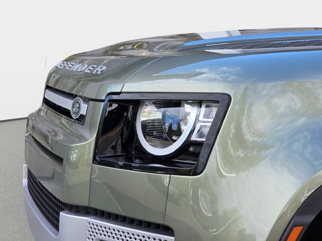 Used 2023 Land Rover Defender 110 AWD/4WD image 36