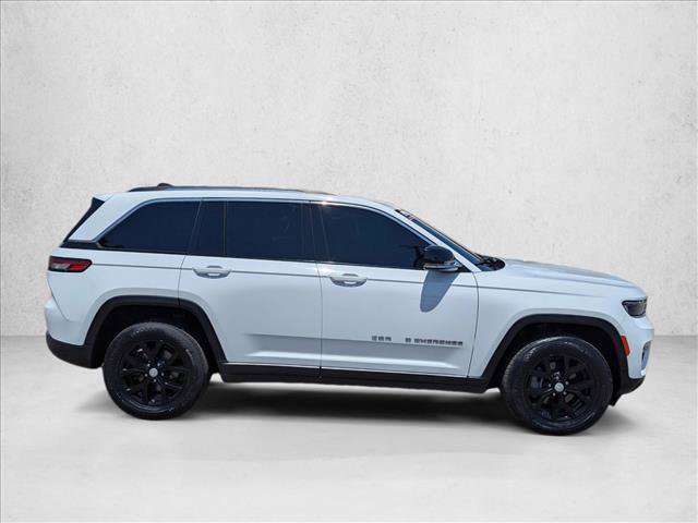 Used 2023 Jeep Grand Cherokee Limited AWD/4WD image 4