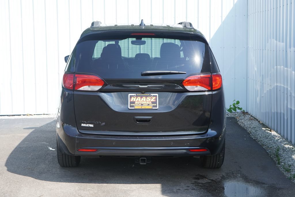 Used 2019 Chrysler Pacifica Touring-L w/ S Appearance Package FWD image 5