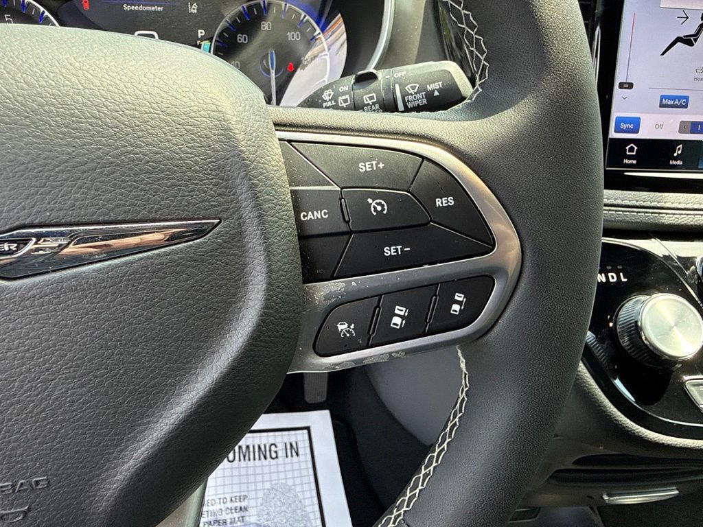 New 2026 Chrysler Pacifica Select AWD/4WD image 29