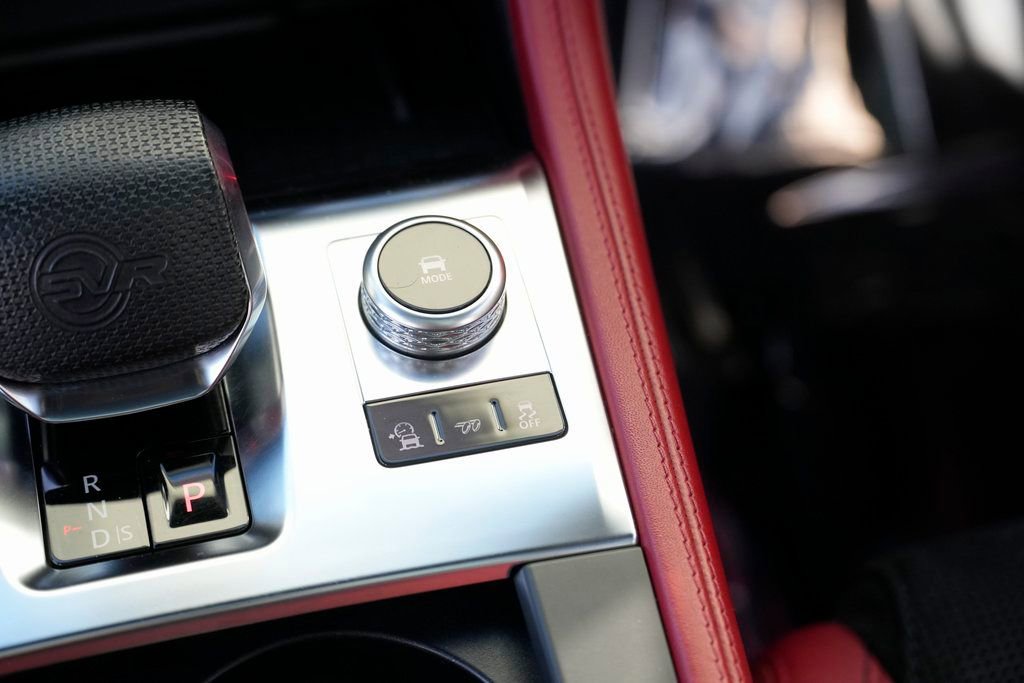 Used 2022 Jaguar F-PACE SVR image 45