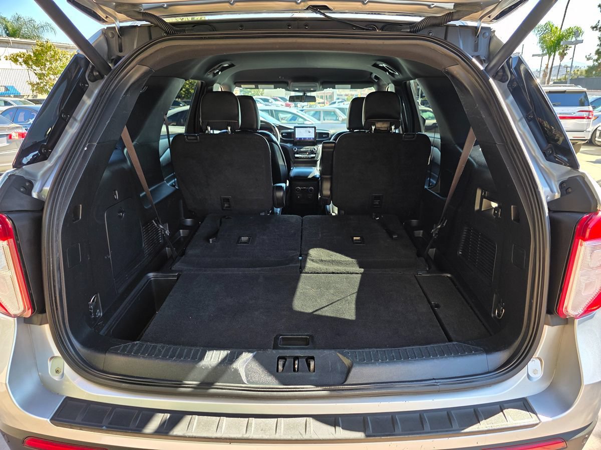 Used 2020 Ford Explorer XLT w/ Equipment Group 202A AWD/4WD image 18