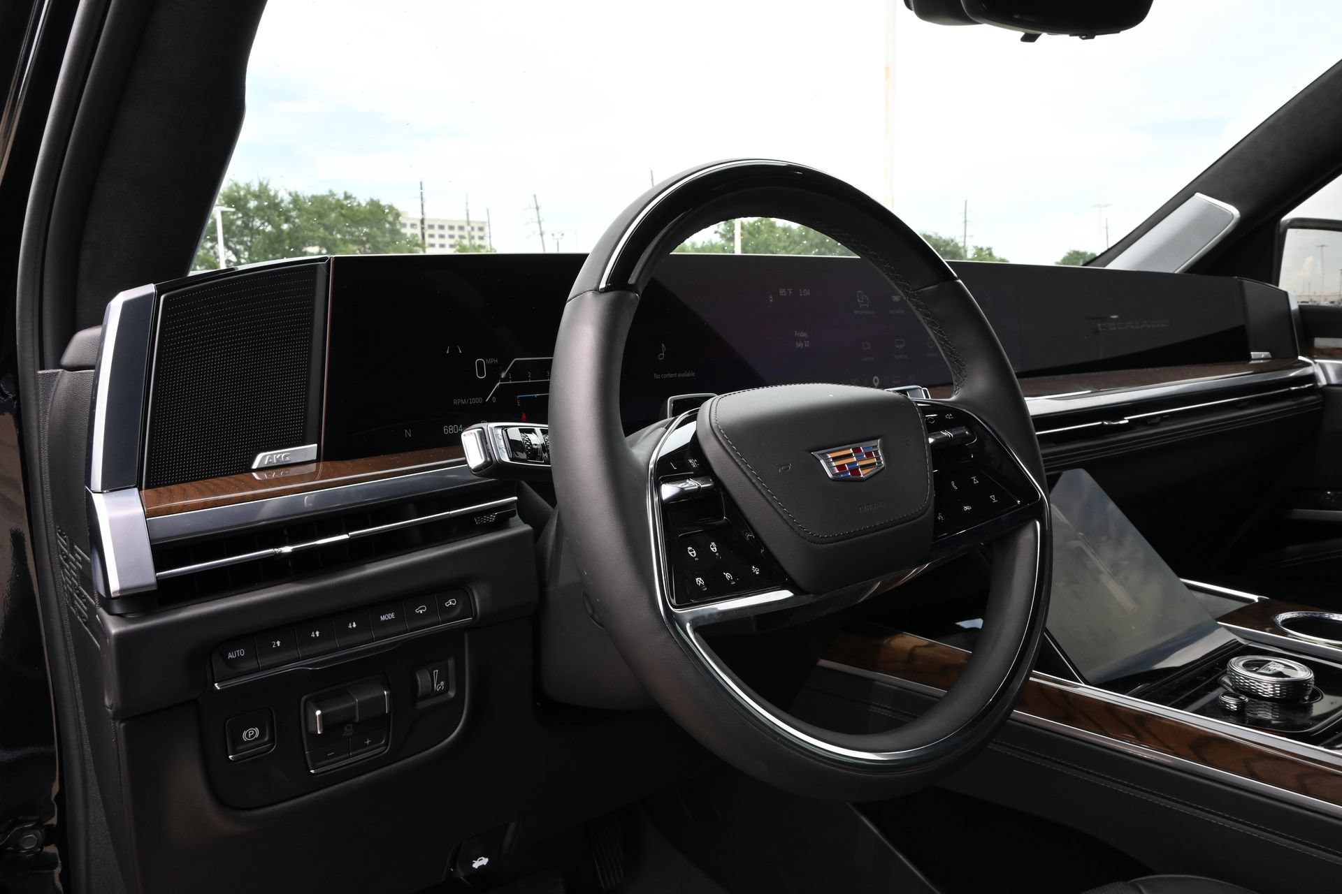 Certified 2026 Cadillac Escalade ESV Platinum Sport w/ LPO, ONYX Package AWD/4WD image 17