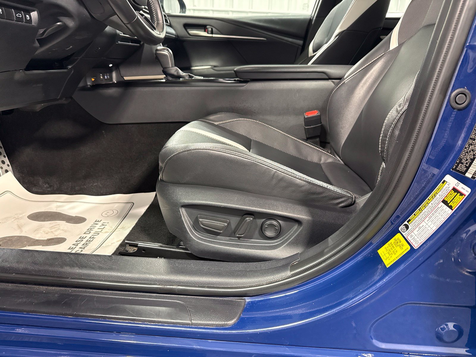 Used 2025 Toyota Camry SE FWD image 19