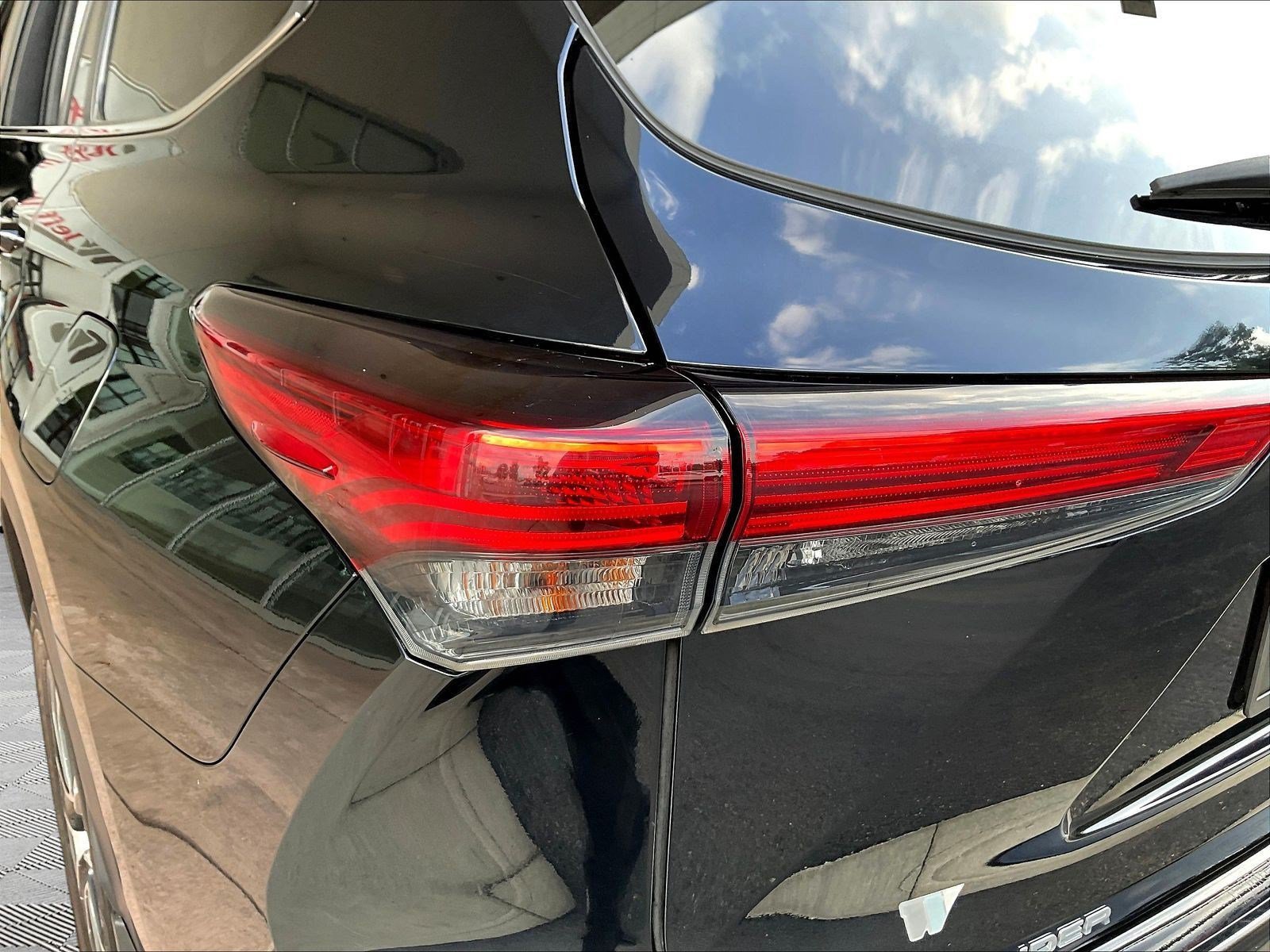 Used 2023 Toyota Highlander XLE AWD/4WD image 22
