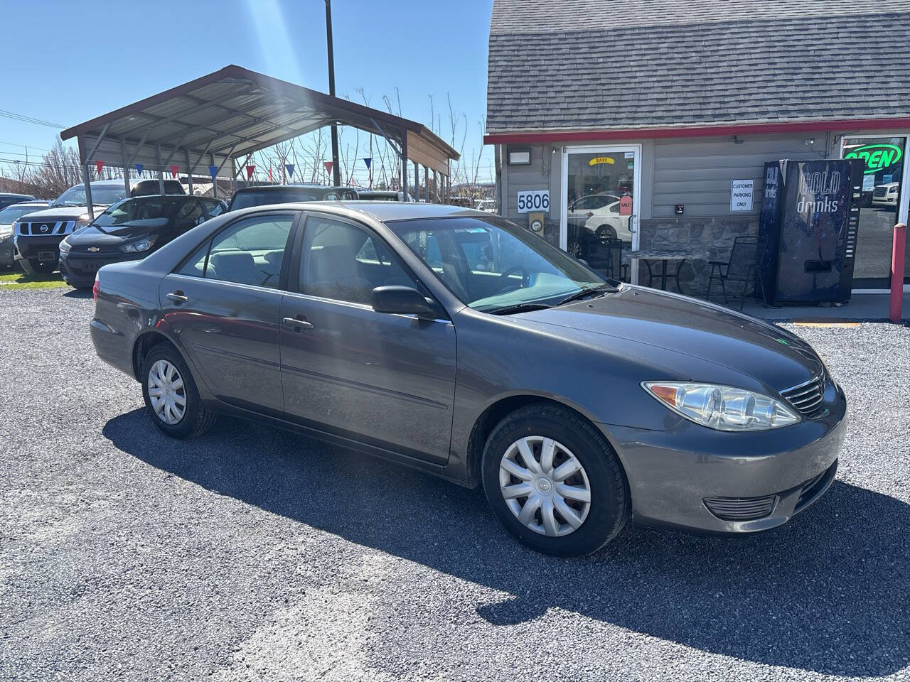 Used 2005 Toyota Camry XLE FWD image 4