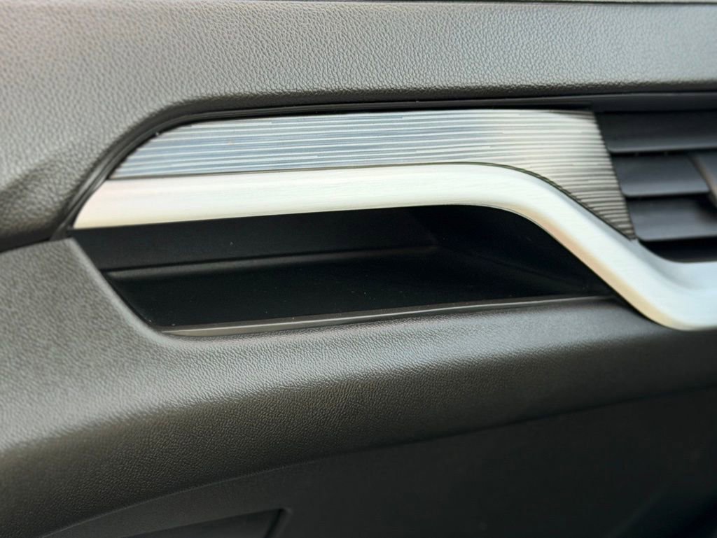 Used 2021 GMC Terrain SLT image 23