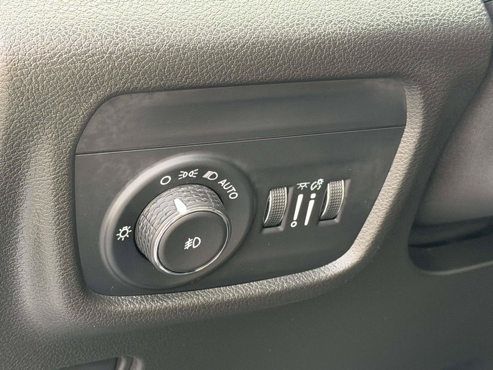 Used 2022 Jeep Grand Cherokee Trailhawk w/ Luxury Tech Group III AWD/4WD image 19