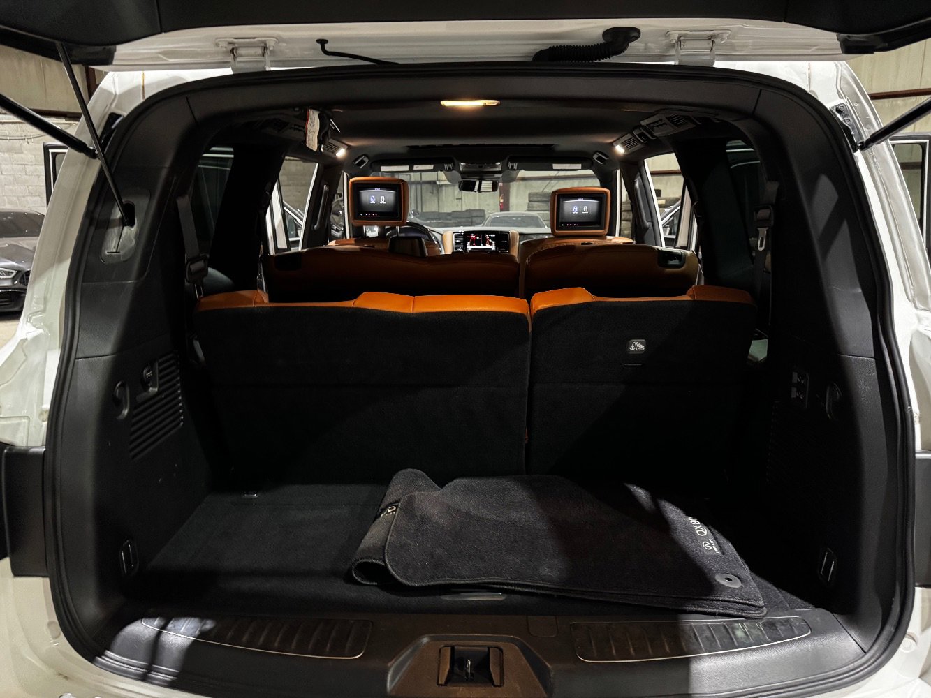 Used 2021 INFINITI QX80 Sensory w/ All-Season Package image 18