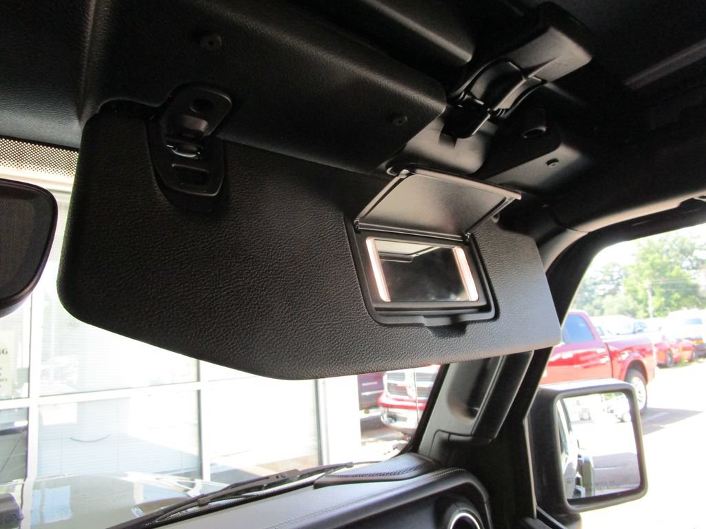 Used 2022 Jeep Wrangler Unlimited Sahara AWD/4WD image 43