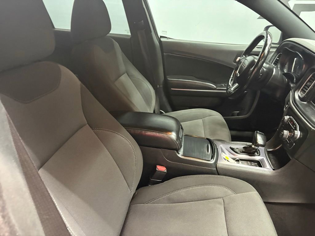 Used 2018 Dodge Charger SXT w/ Blacktop Package RWD image 40