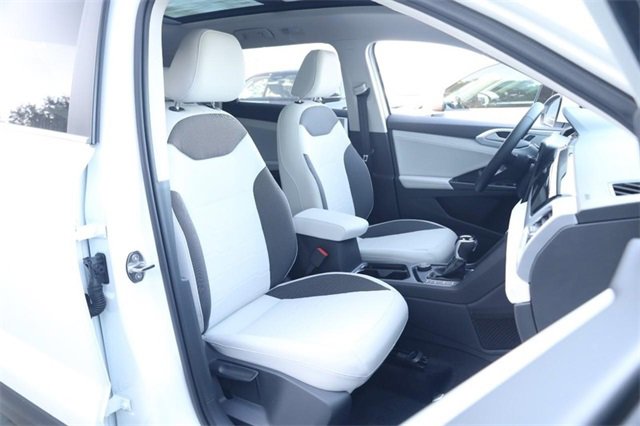 New 2025 Volkswagen Taos SE image 25