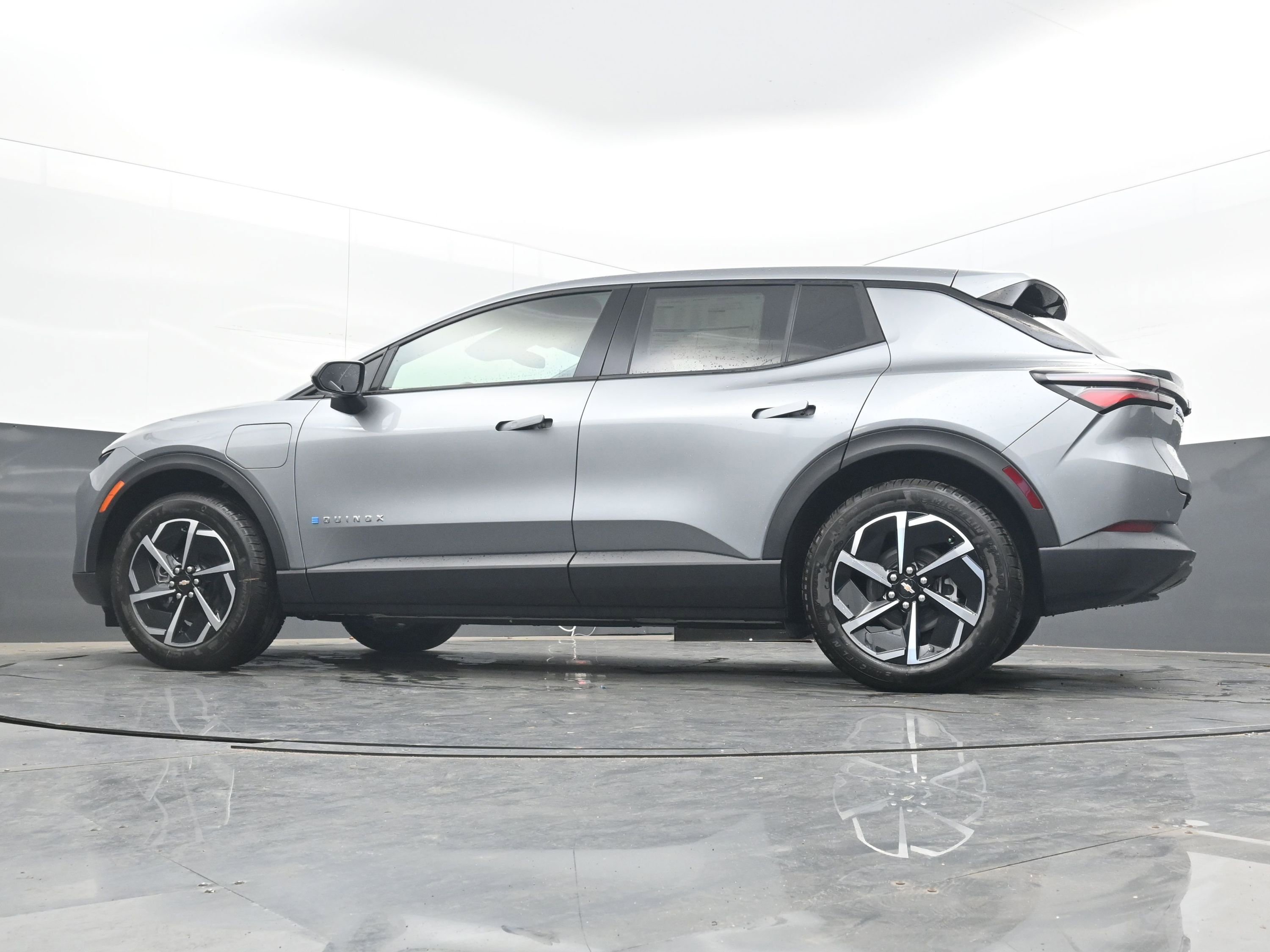 New 2026 Chevrolet Equinox EV LT image 28