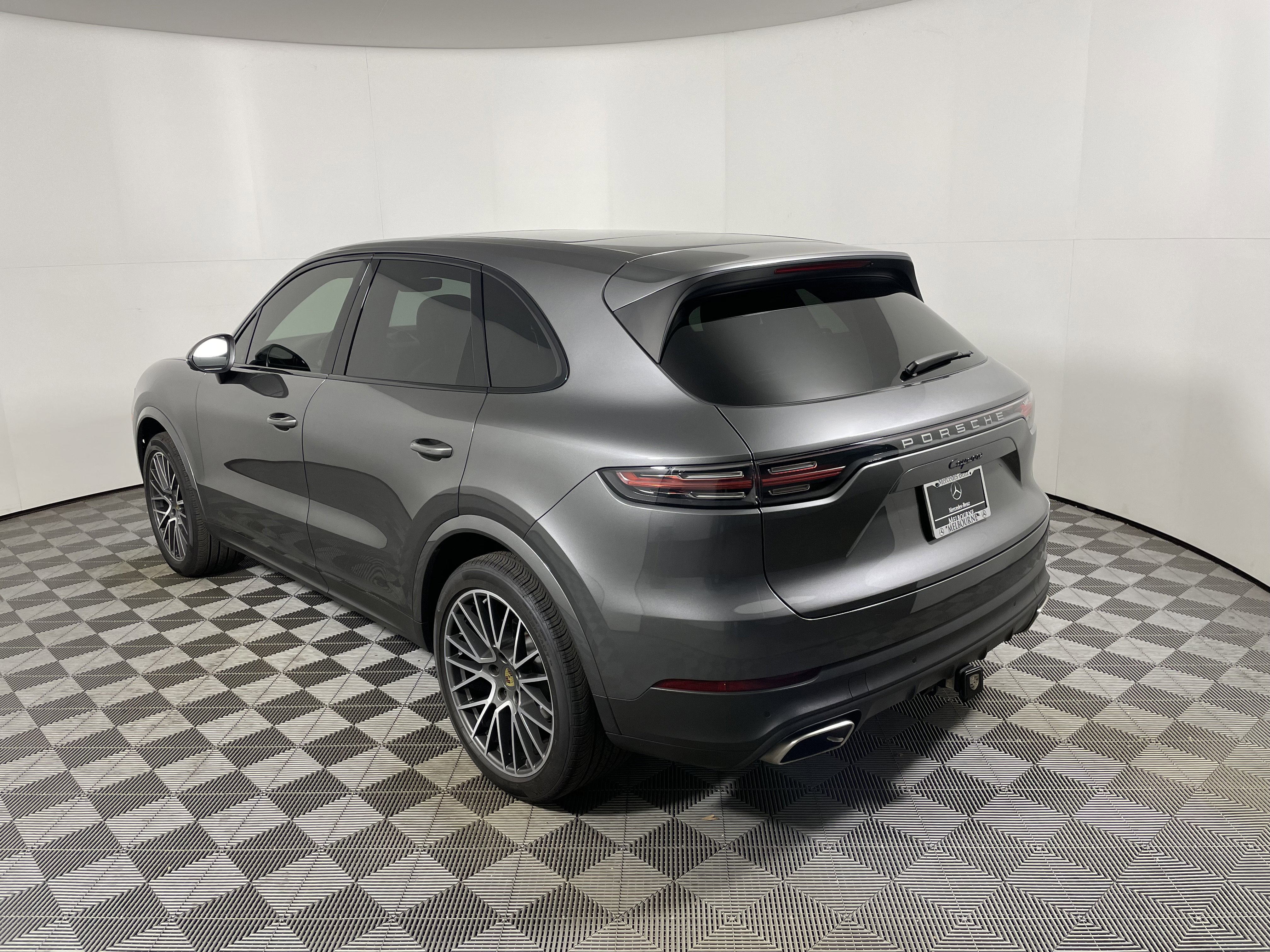 Used 2023 Porsche Cayenne image 3