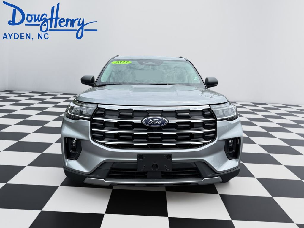 Used 2025 Ford Explorer Active w/ Active Comfort Package RWD image 8