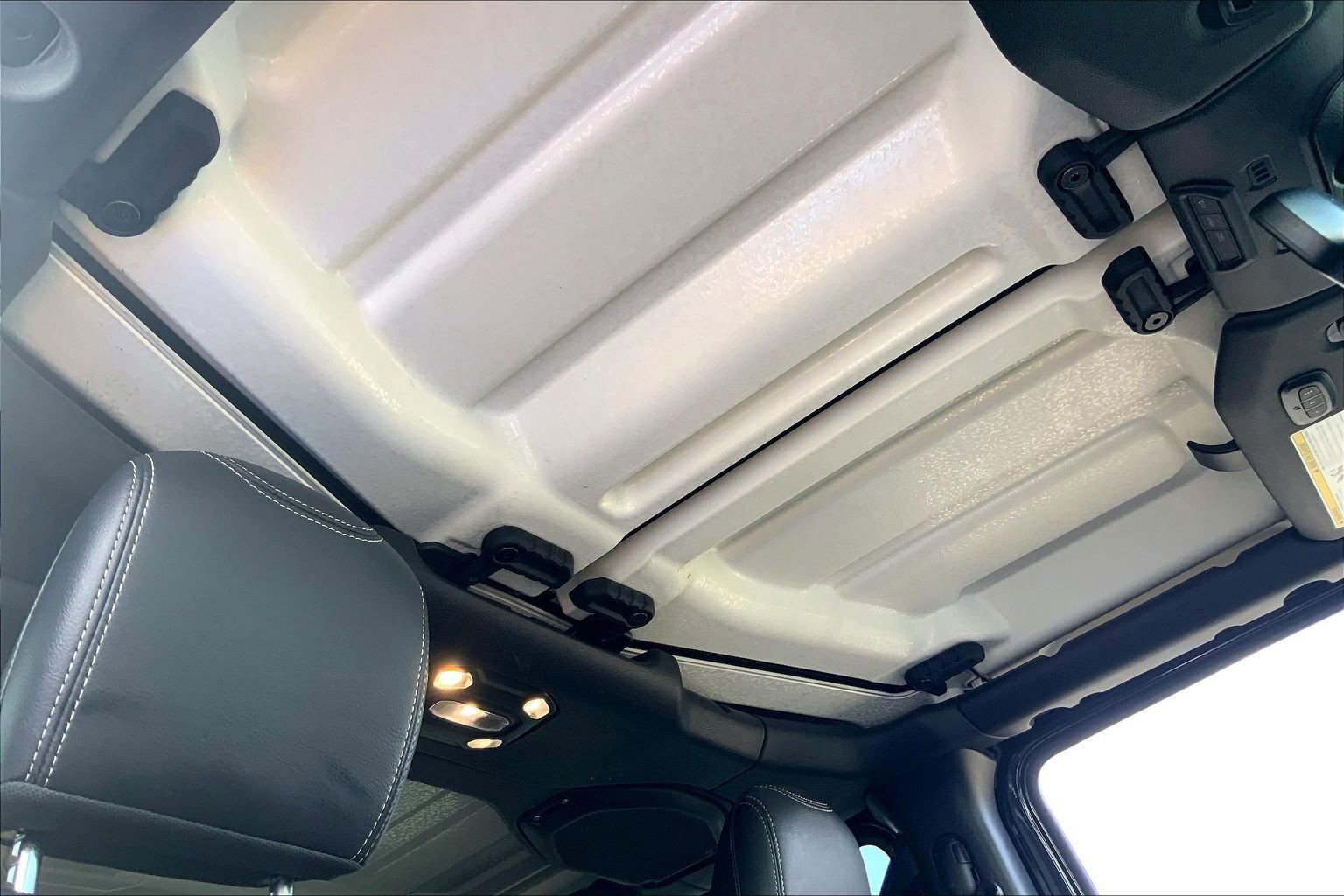 Certified 2022 Jeep Wrangler Unlimited Sahara w/ Cold Weather Group image 12