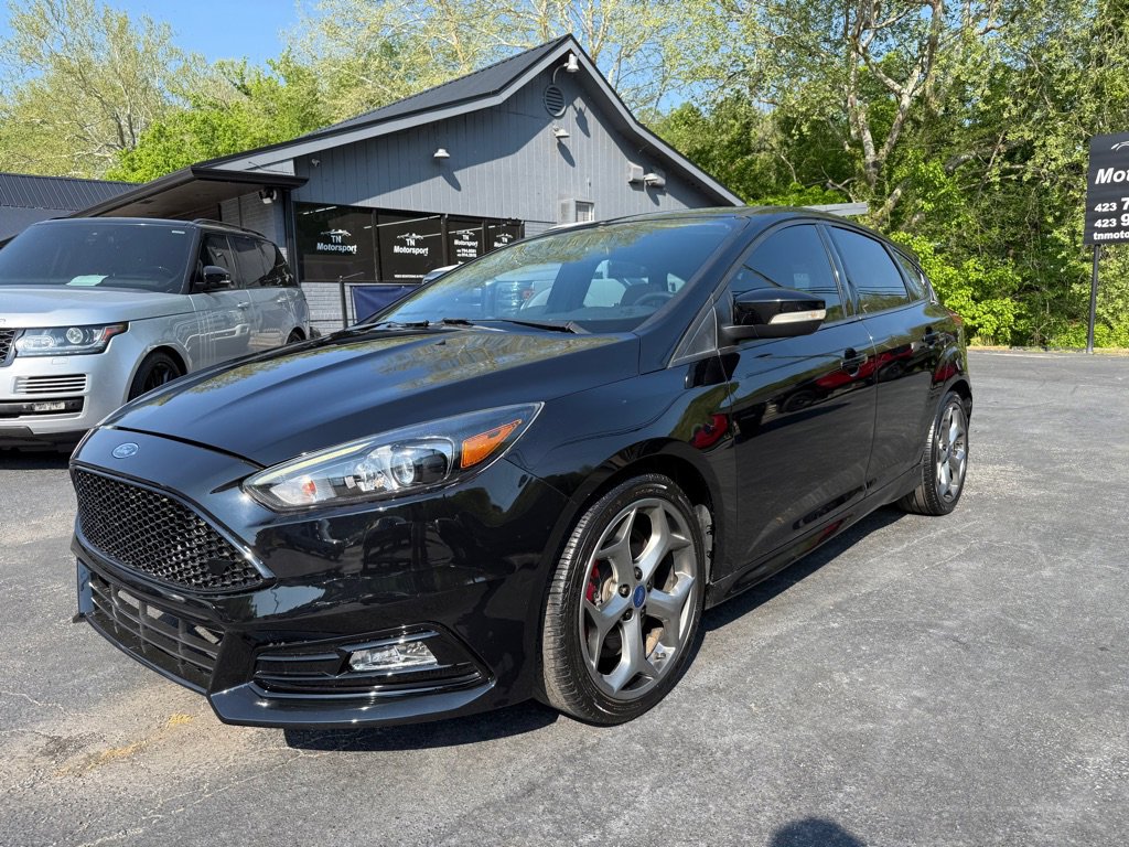 Used 2017 Ford Focus ST w/ Equipment Group 401A FWD image 32