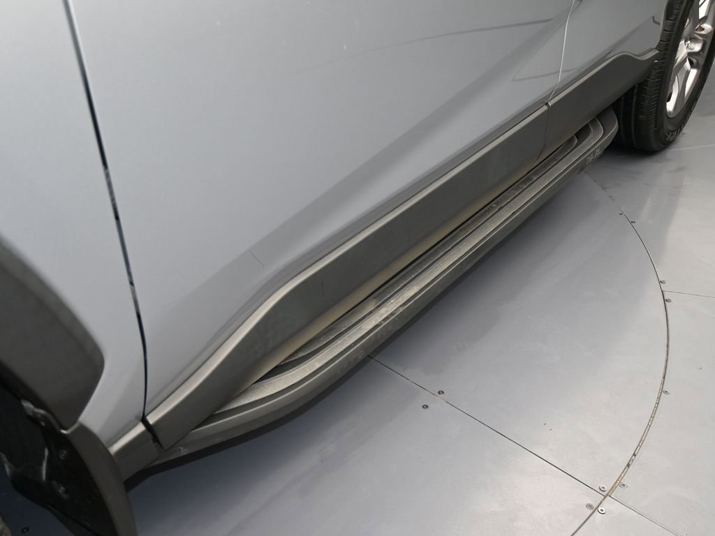 Used 2023 Toyota RAV4 XLE image 32