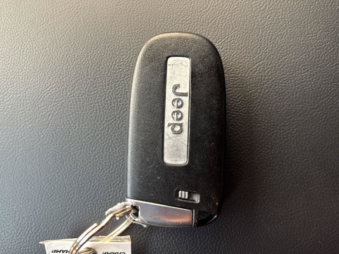 Used 2022 Jeep Grand Cherokee Laredo X AWD/4WD image 35