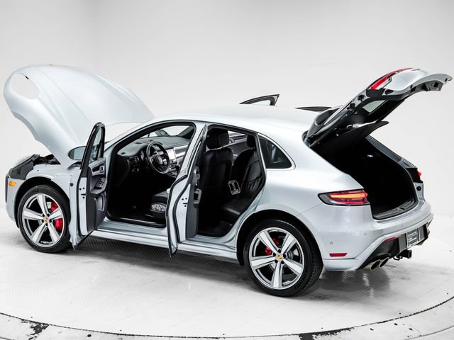 Certified 2022 Porsche Macan S AWD/4WD image 35