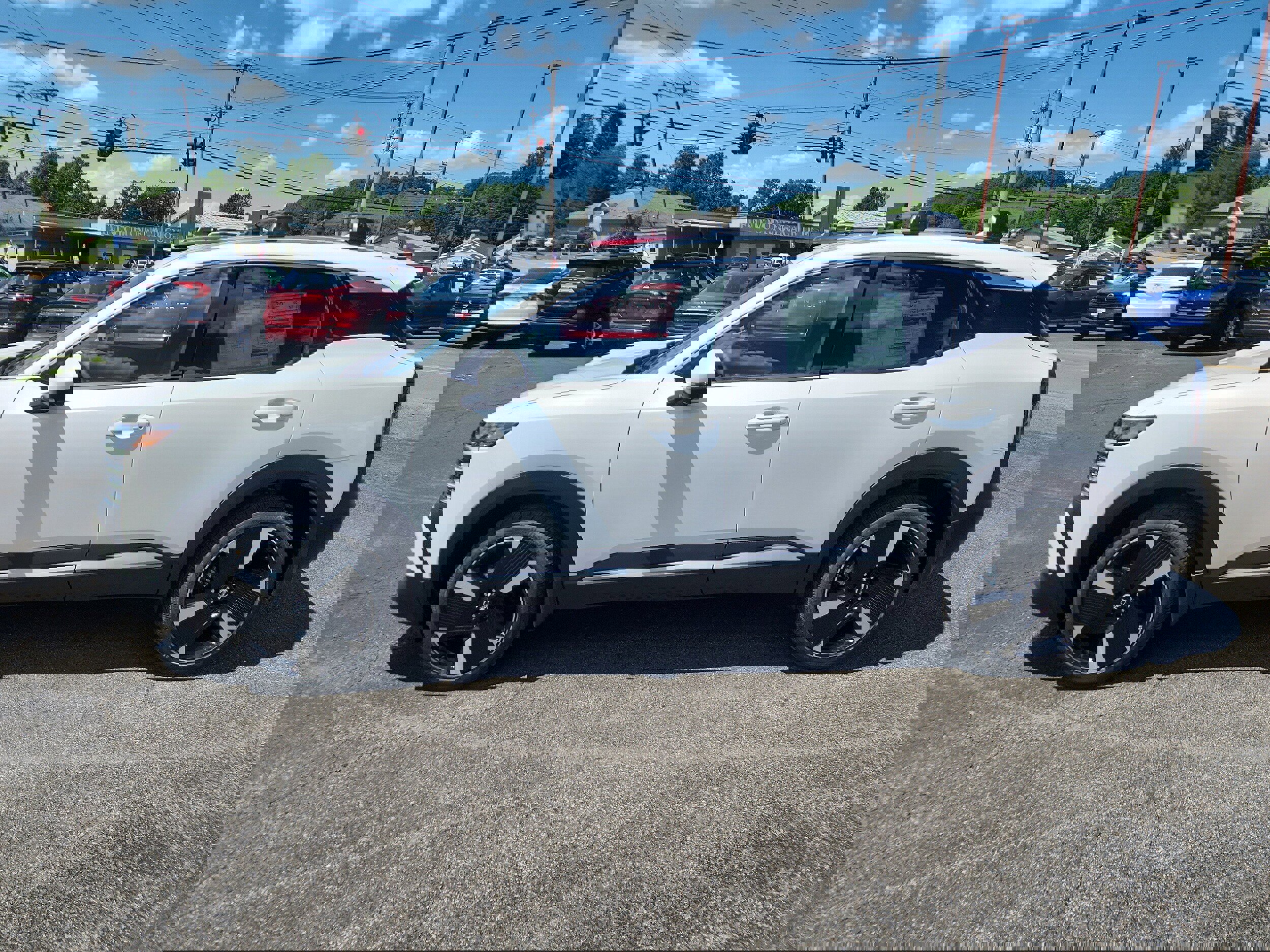 New 2025 Nissan Kicks SR image 5