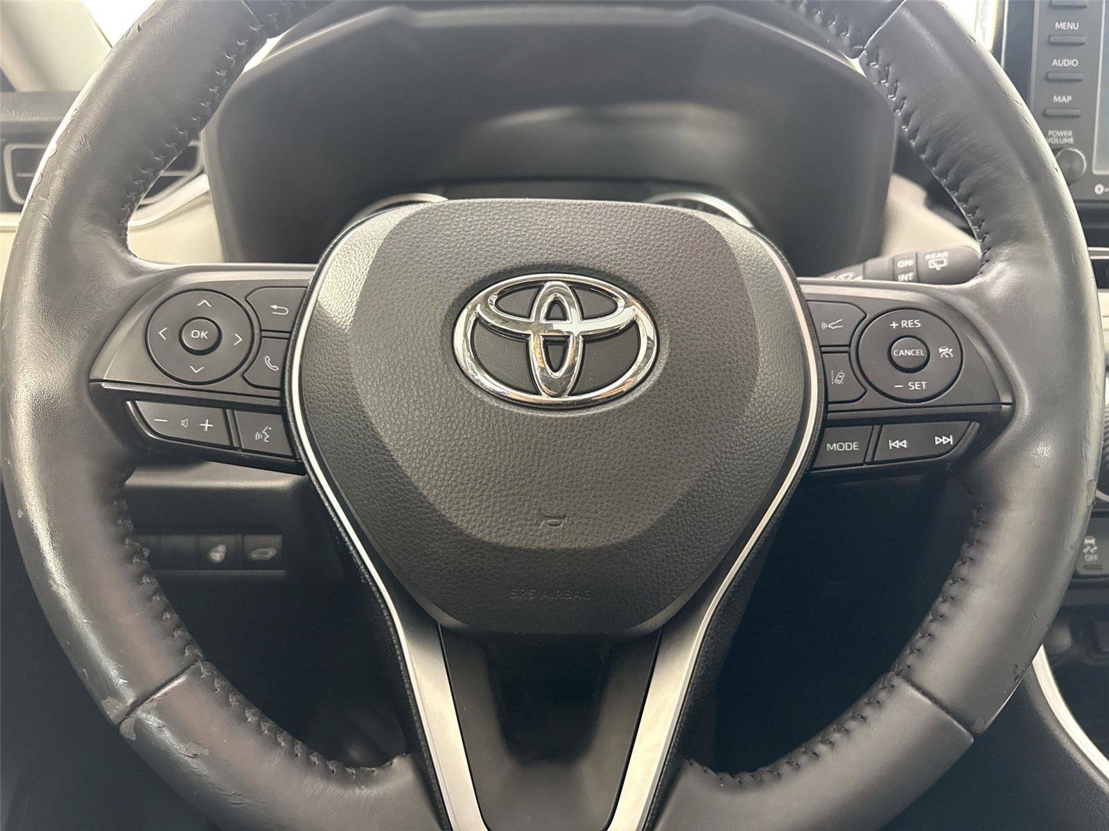 Used 2020 Toyota RAV4 XLE Premium FWD image 16