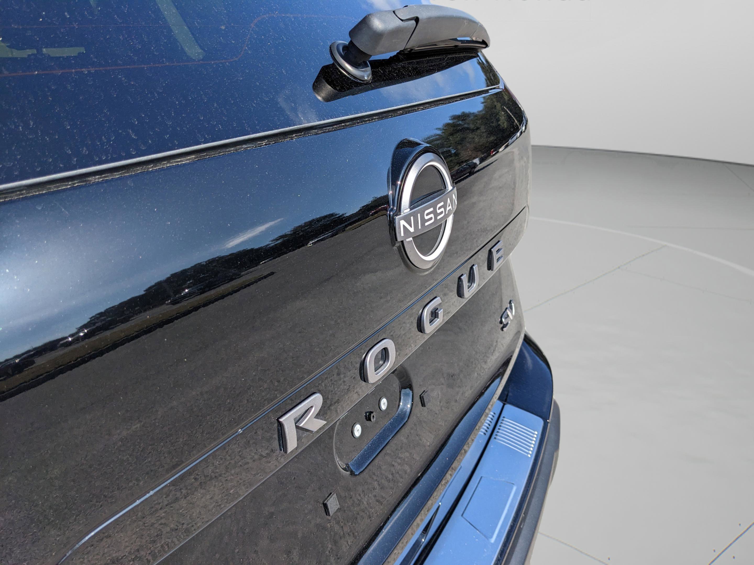 Used 2024 Nissan Rogue SV w/ SV Premium Package image 34