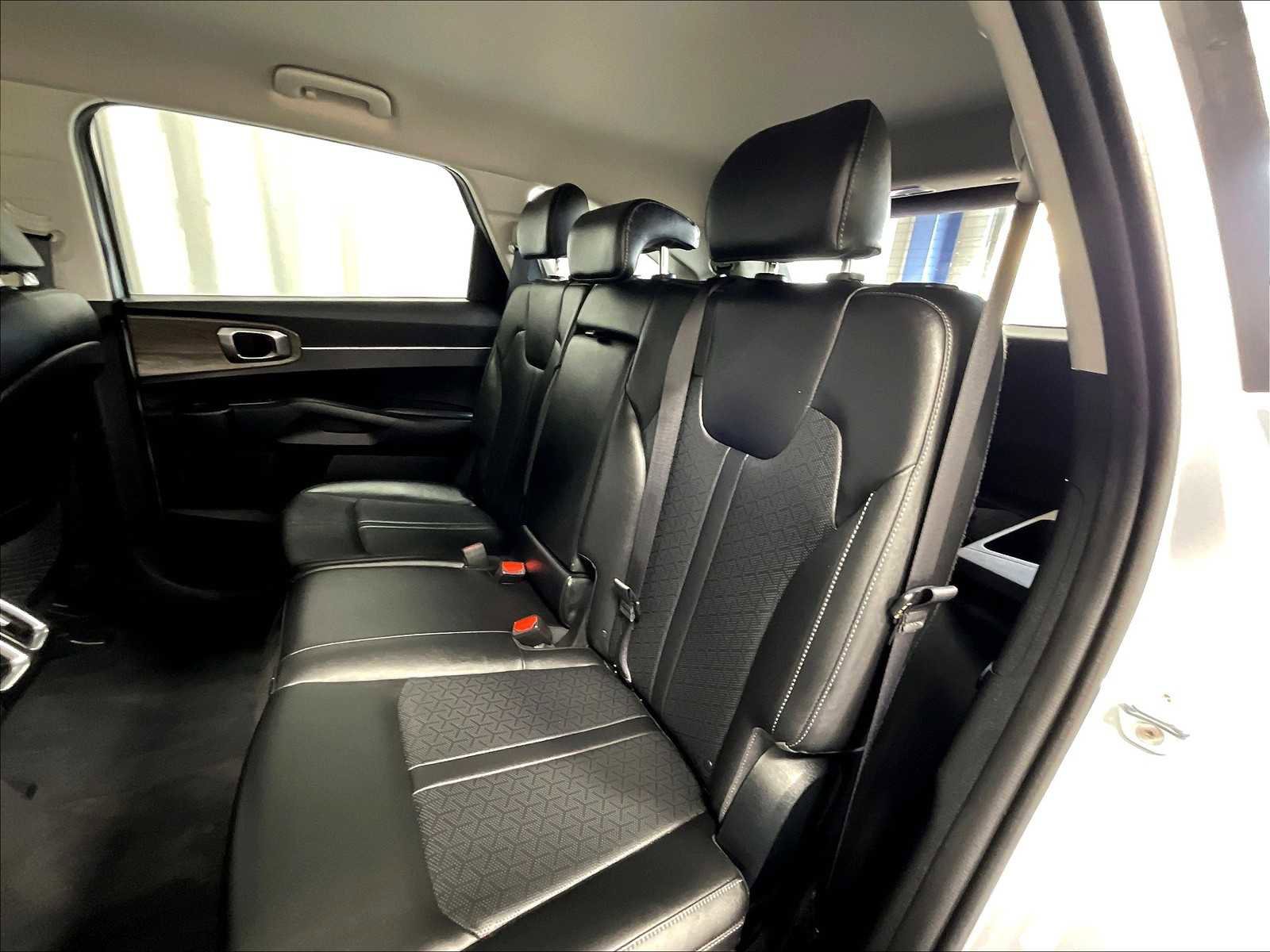 Used 2022 Kia Sorento S image 15