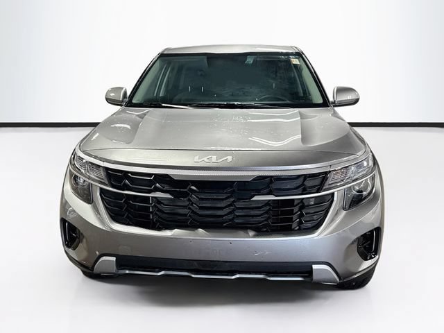Used 2024 Kia Seltos LX AWD/4WD image 2