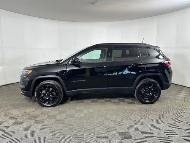 Used 2024 Jeep Compass Latitude w/ Sun and Sound Group image 6