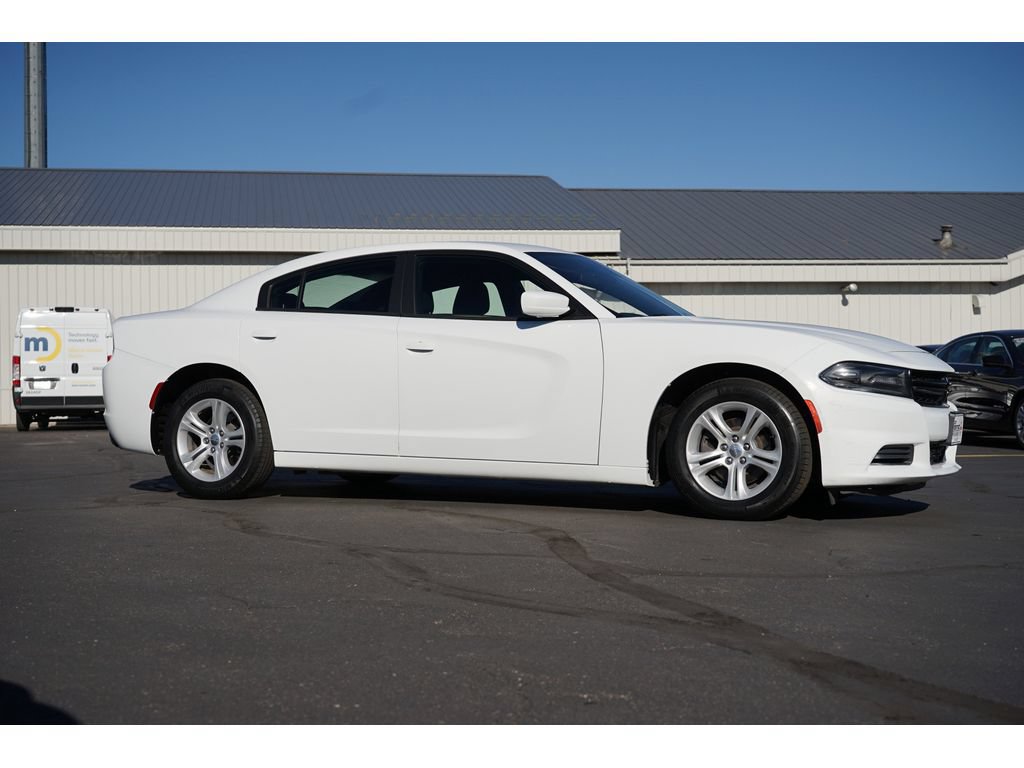 Used 2018 Dodge Charger SXT RWD image 2