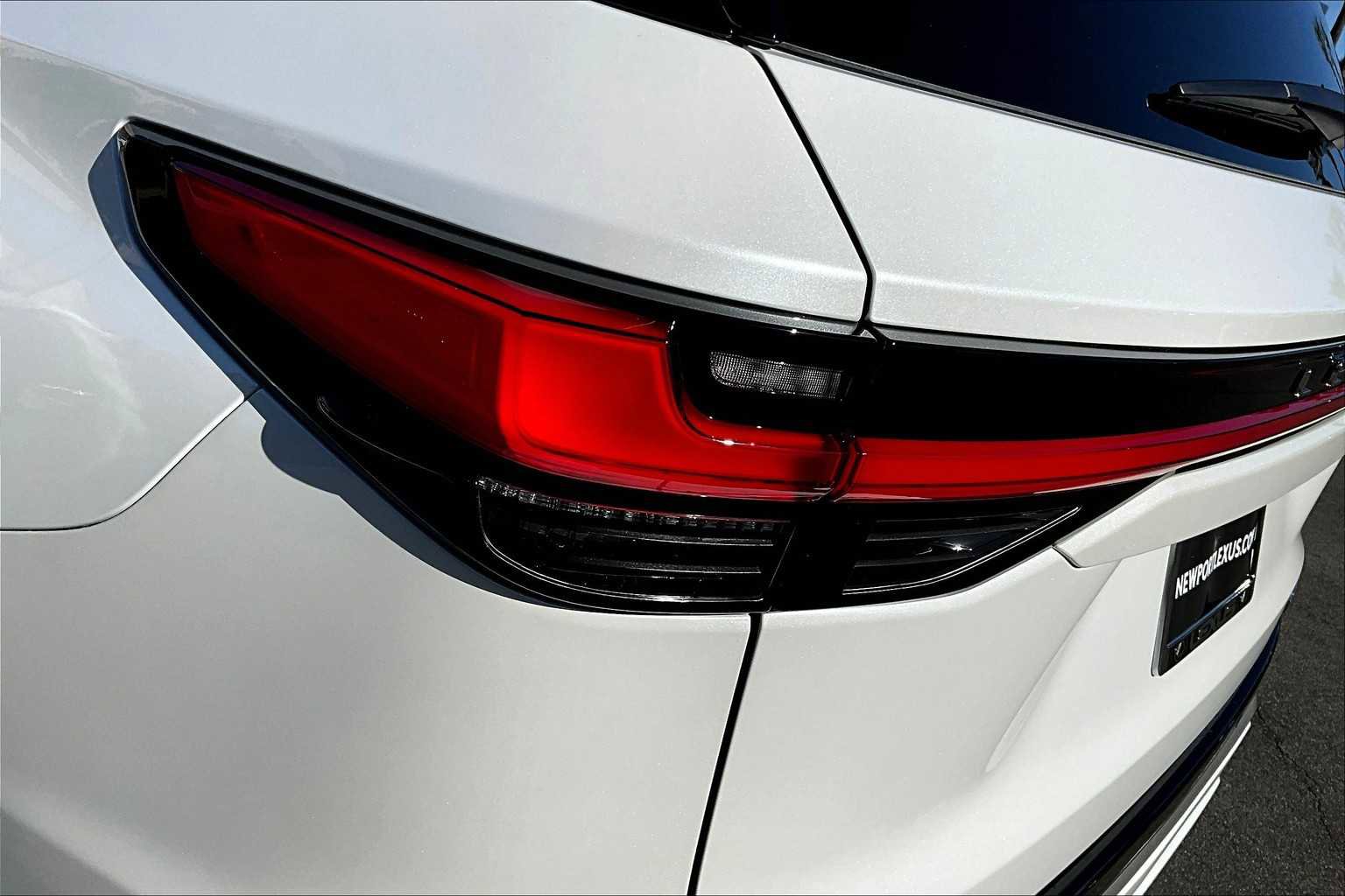 New 2026 Lexus TX 500h AWD image 12