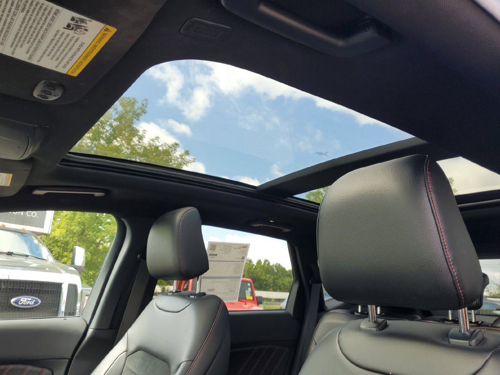 Certified 2024 Ford Edge ST-Line AWD/4WD image 13