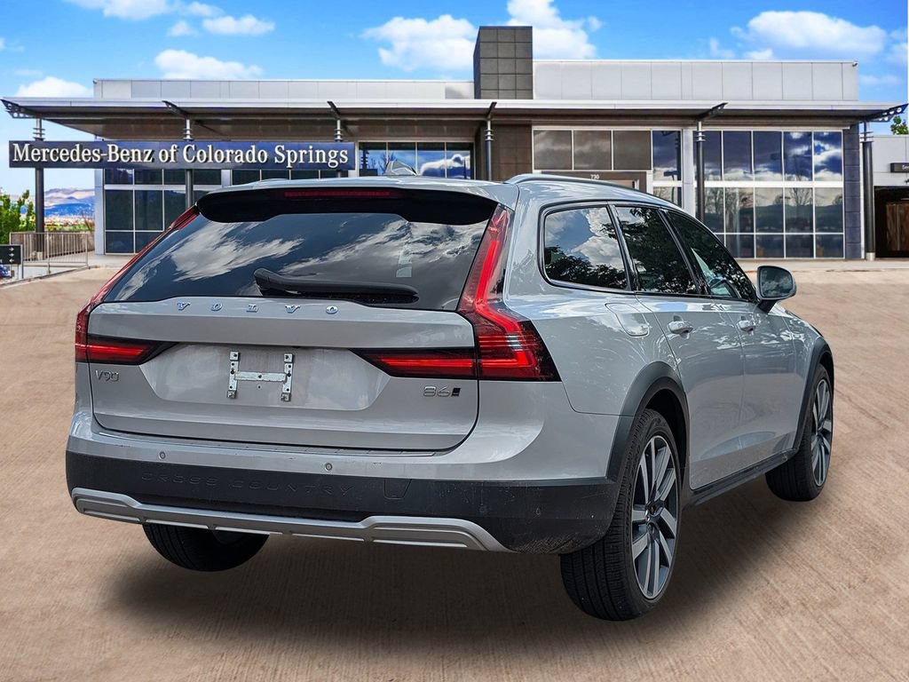 Used 2023 Volvo V90 B6 Cross Country Ultimate AWD/4WD image 5
