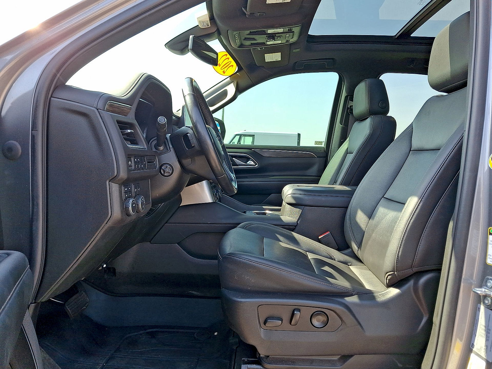 Used 2022 Chevrolet Suburban Z71 w/ Luxury Package AWD/4WD image 11