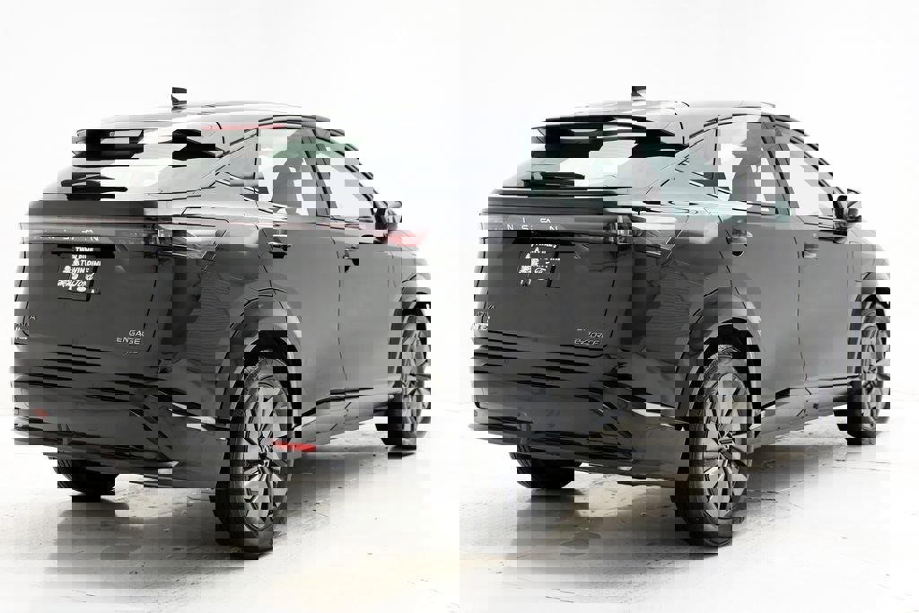 Used 2024 Nissan Ariya AWD image 9