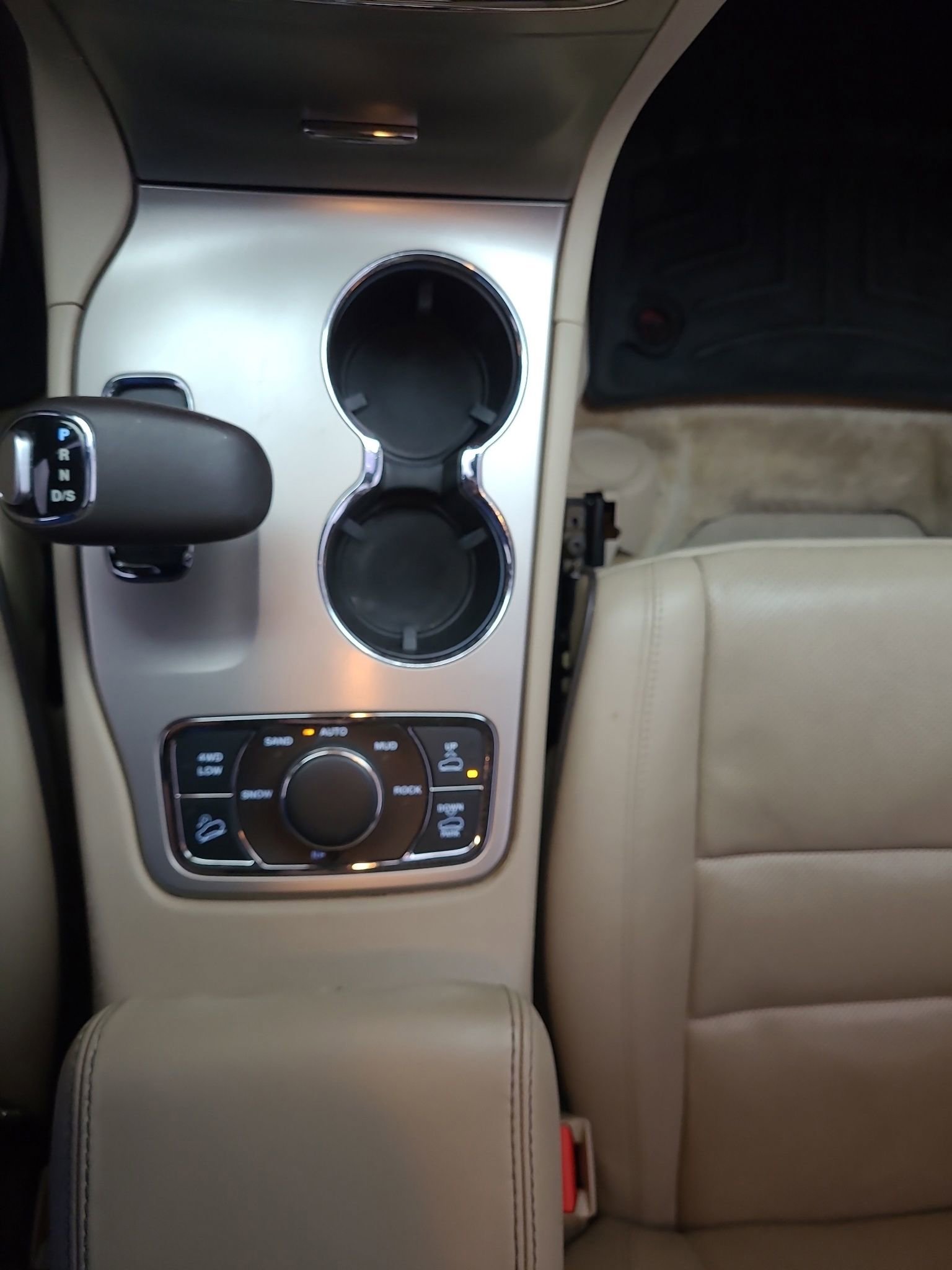 Used 2015 Jeep Grand Cherokee Overland w/ Advanced Technology Group image 21