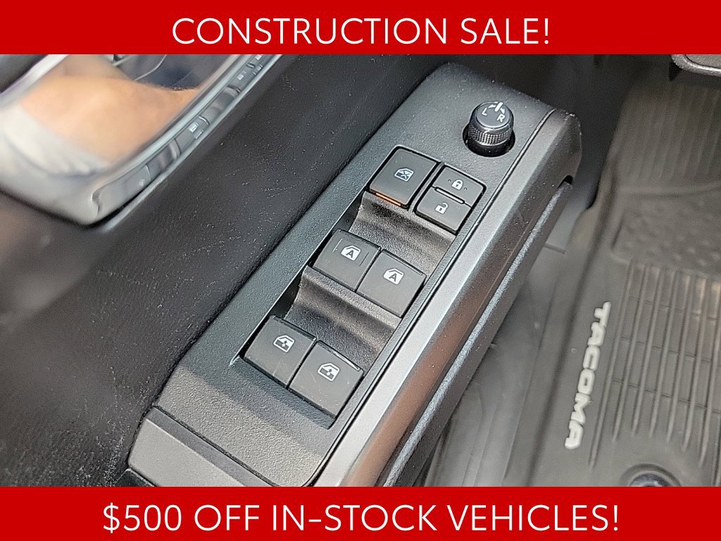 Used 2021 Toyota Tacoma TRD Off-Road w/ Technology Package AWD/4WD image 27