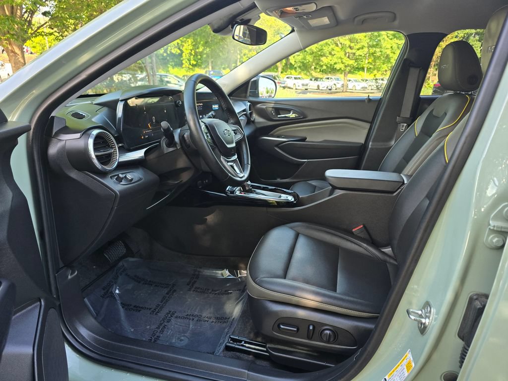 Used 2025 Chevrolet Trax ACTIV w/ Driver Confidence Package FWD image 15