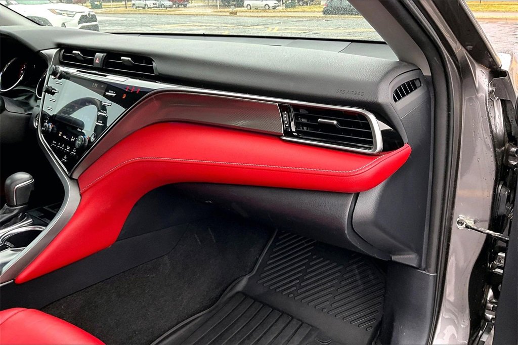 Used 2019 Toyota Camry XSE image 11