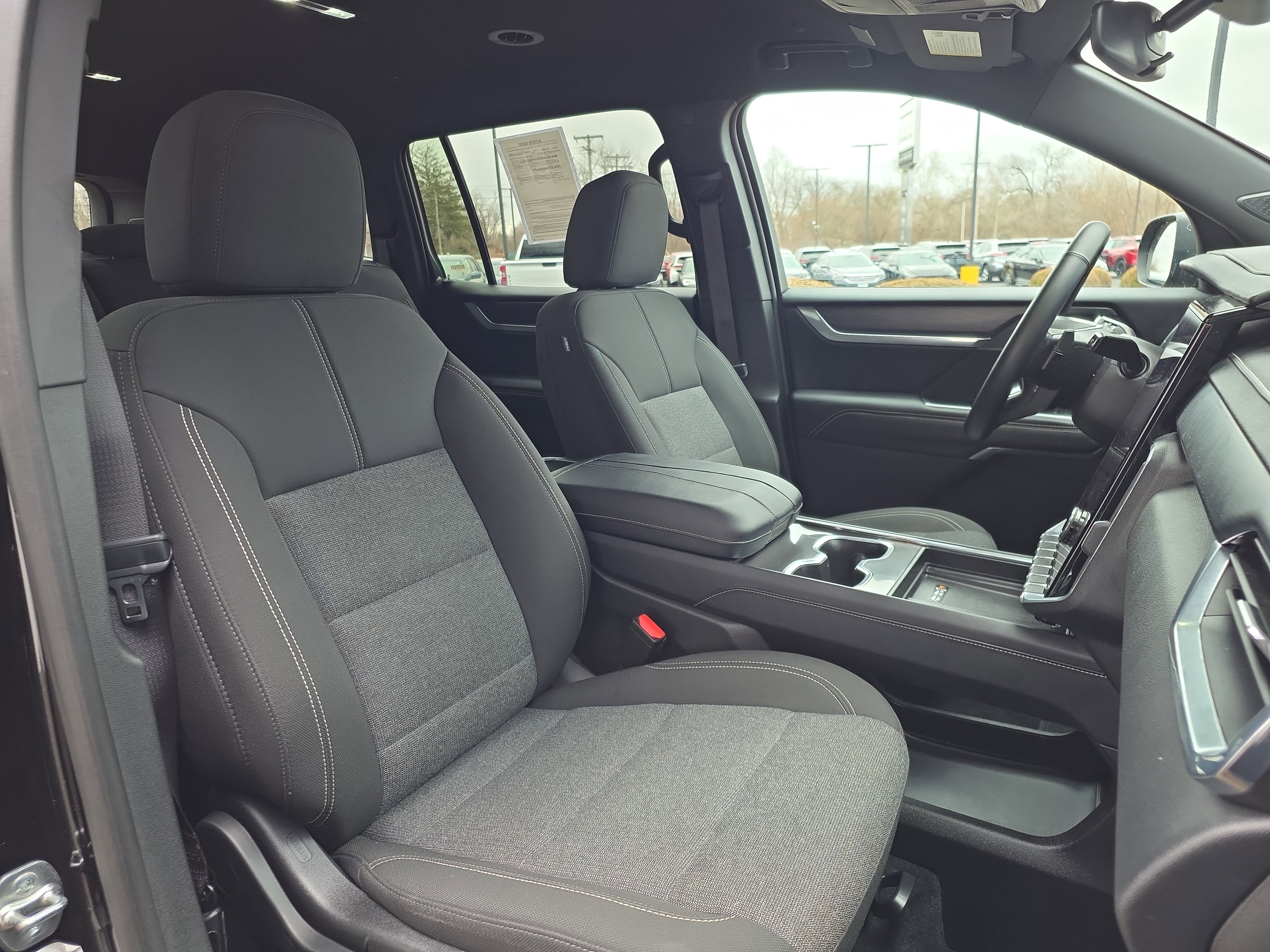 Used 2025 GMC Acadia Elevation image 33