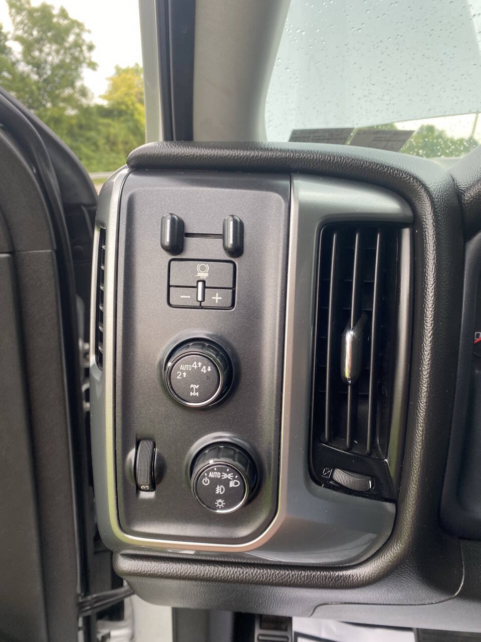 Used 2017 Chevrolet Silverado 1500 LT w/ All Star Edition AWD/4WD image 13