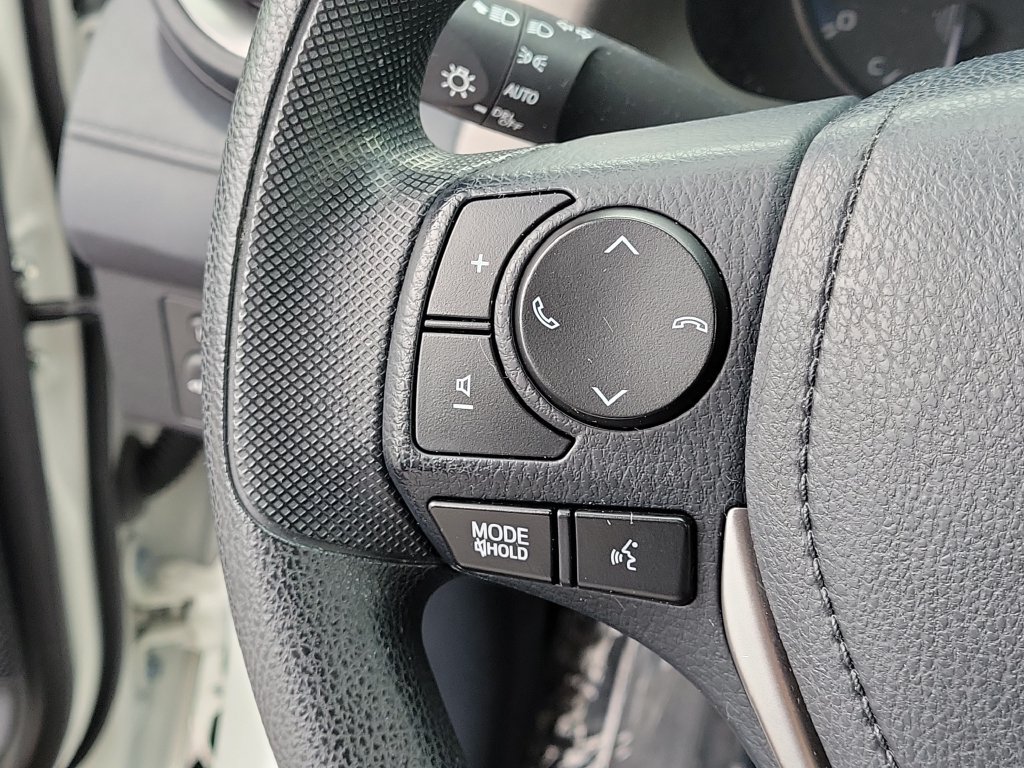 Used 2018 Toyota RAV4 LE FWD image 27