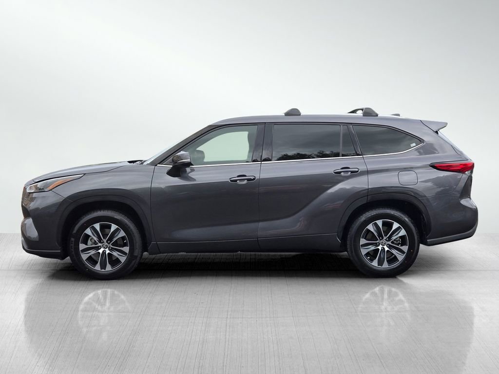 Used 2022 Toyota Highlander XLE FWD image 8