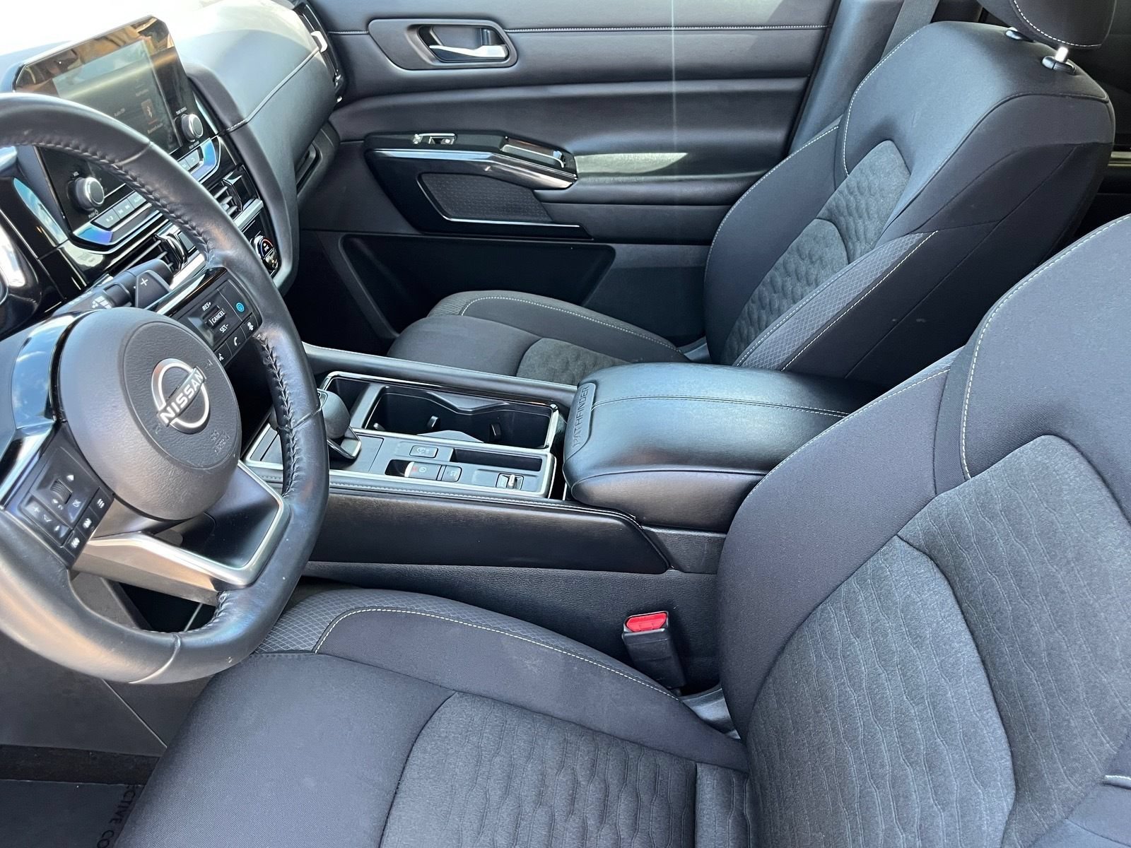 Used 2022 Nissan Pathfinder SV FWD image 17
