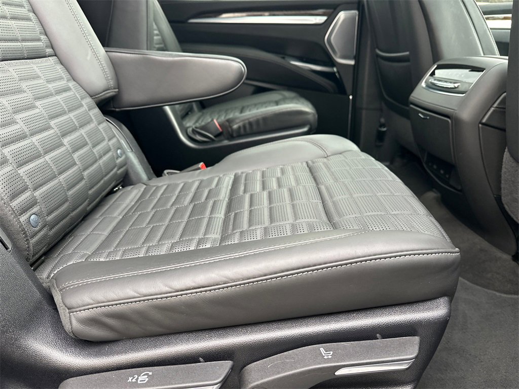 Used 2025 Cadillac Escalade Sport Platinum image 15
