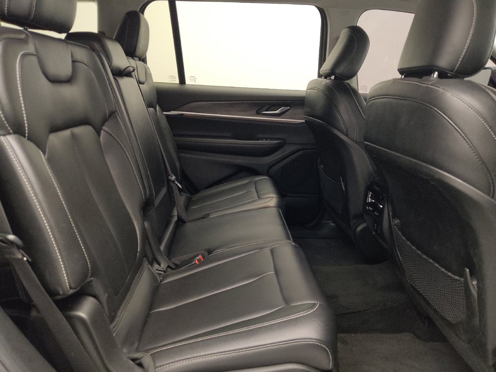 Used 2023 Jeep Grand Cherokee L Limited AWD/4WD image 19