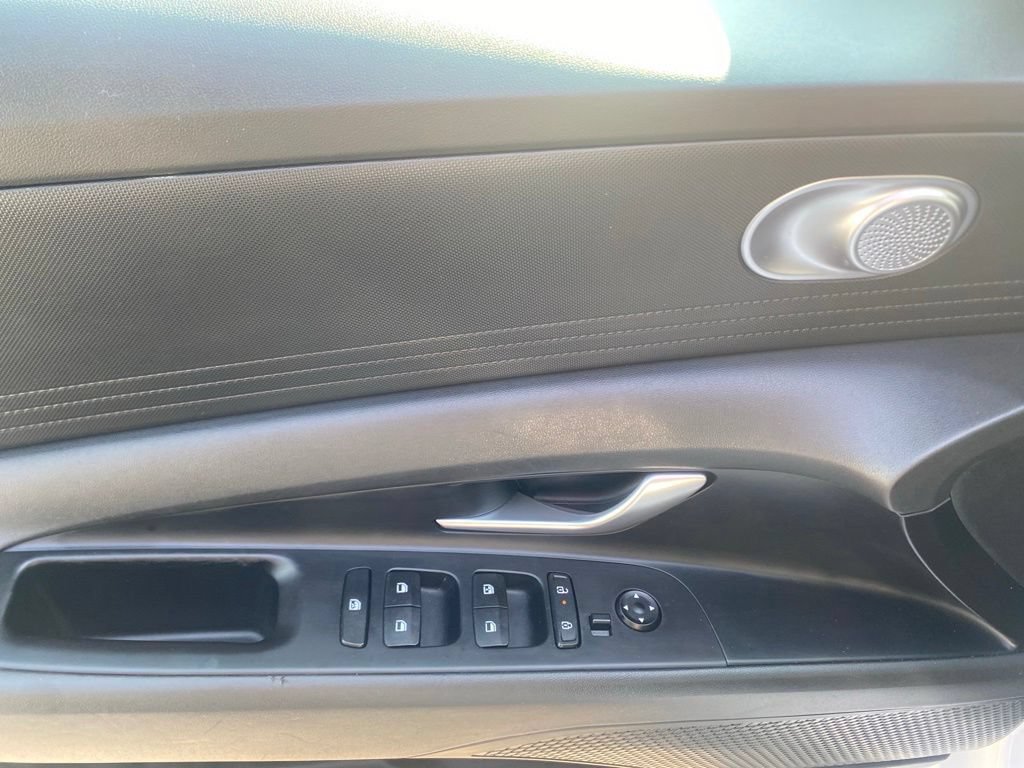 Used 2024 Hyundai Elantra SEL FWD image 13