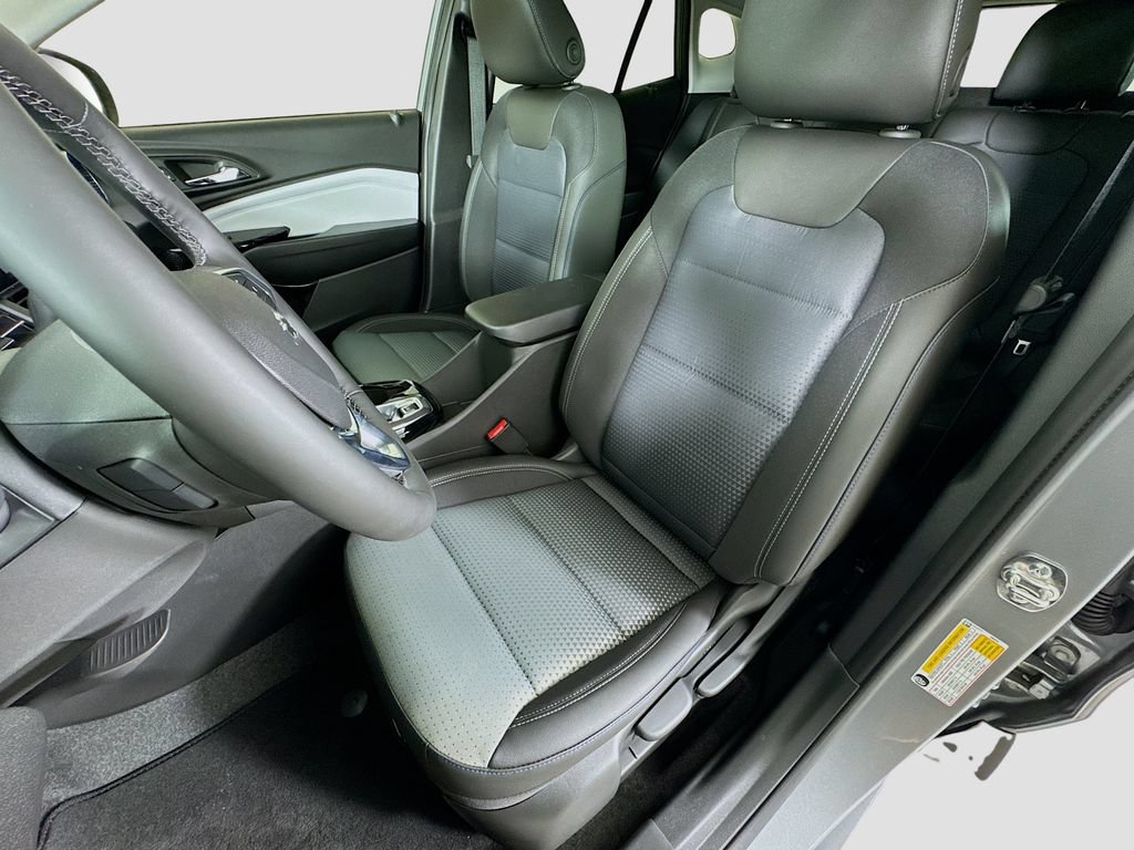 New 2026 Chevrolet Trax LT w/ Midnight Edition FWD image 12